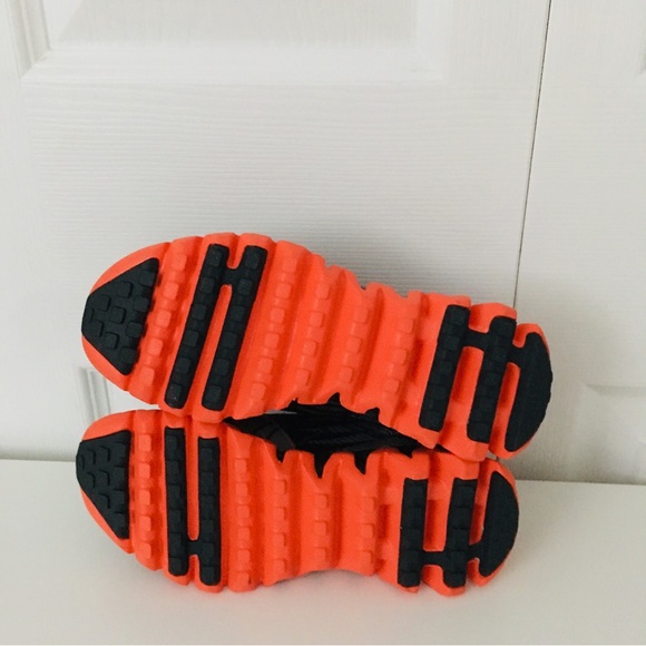 Reebok Shark Zigtech Kids Black and Orange Shoes - Picture 6 of 6